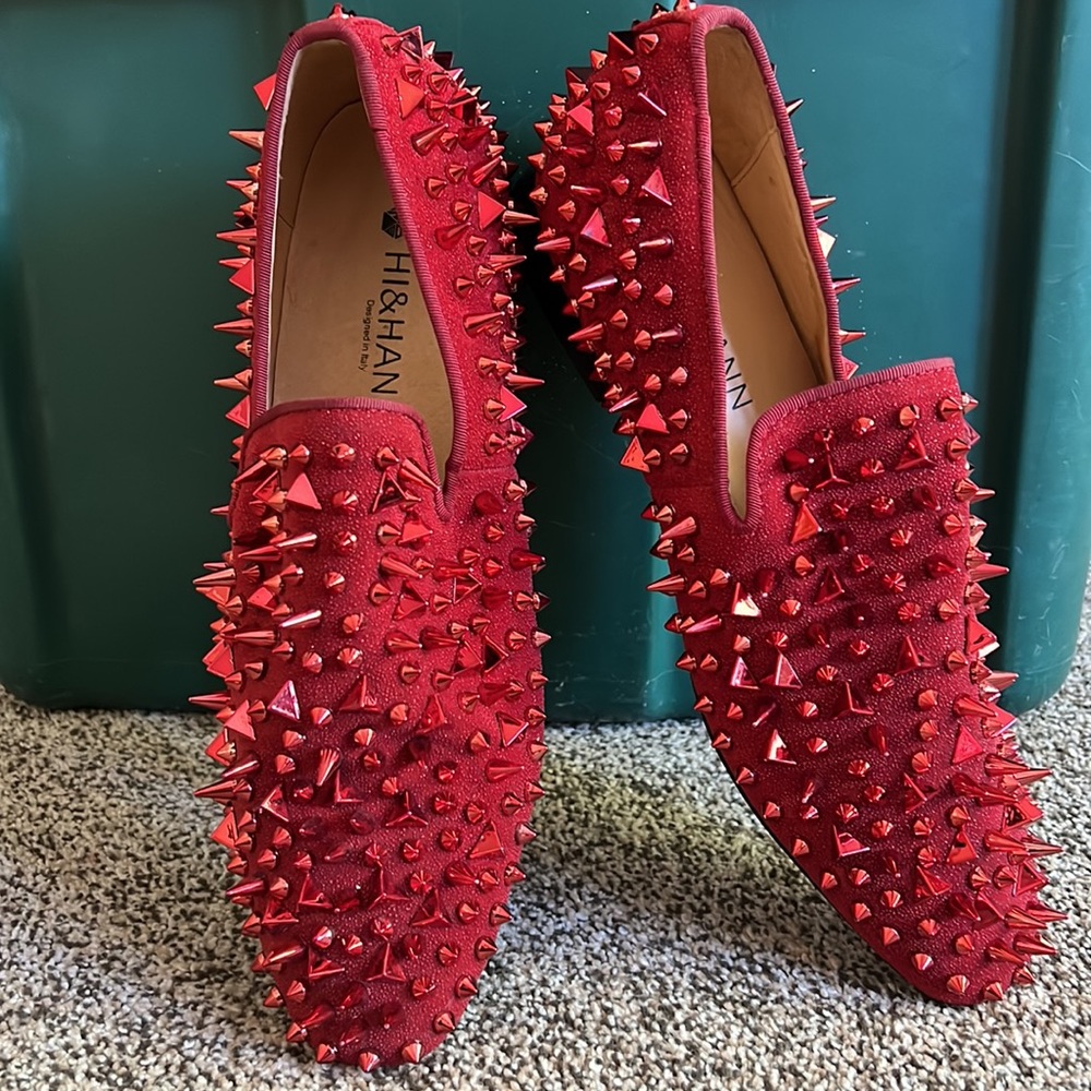 Hi and Hann red spiked men’s shoe